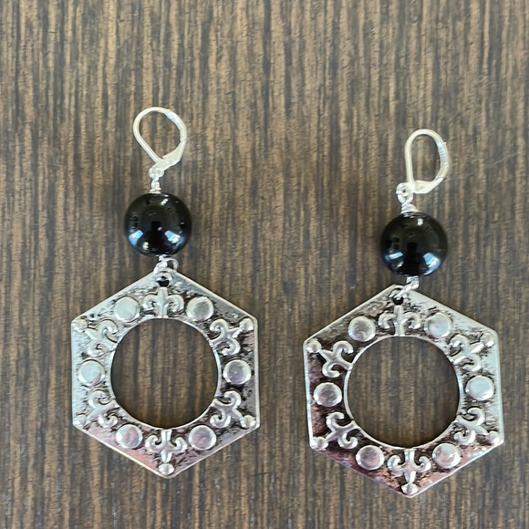 HAND CRAFTED EARRINGS Oversized Distressed Silvertone Hexagon Black Glass Beads - Picture 1 of 12